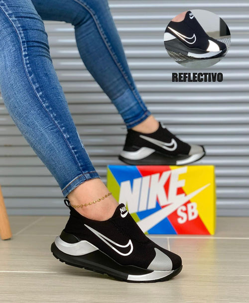 NIKE DACOTA DAMA