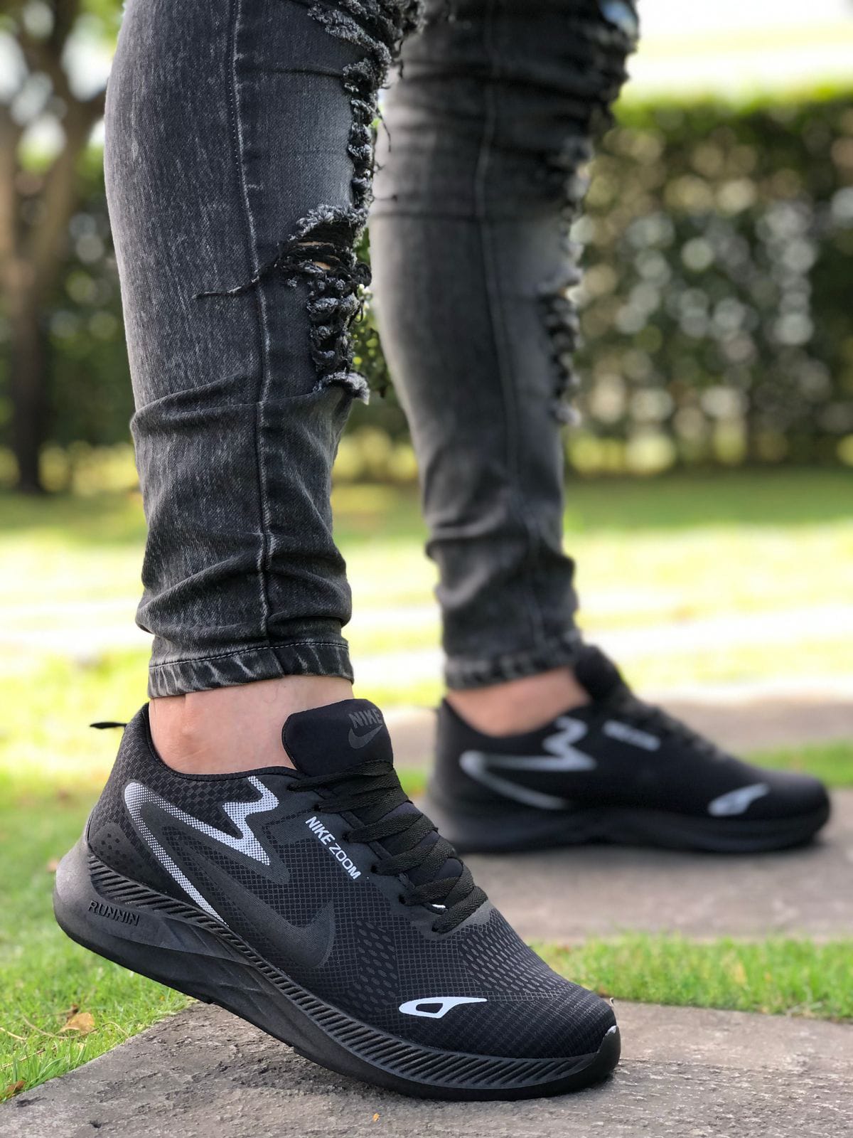 NIKE ZOOM
